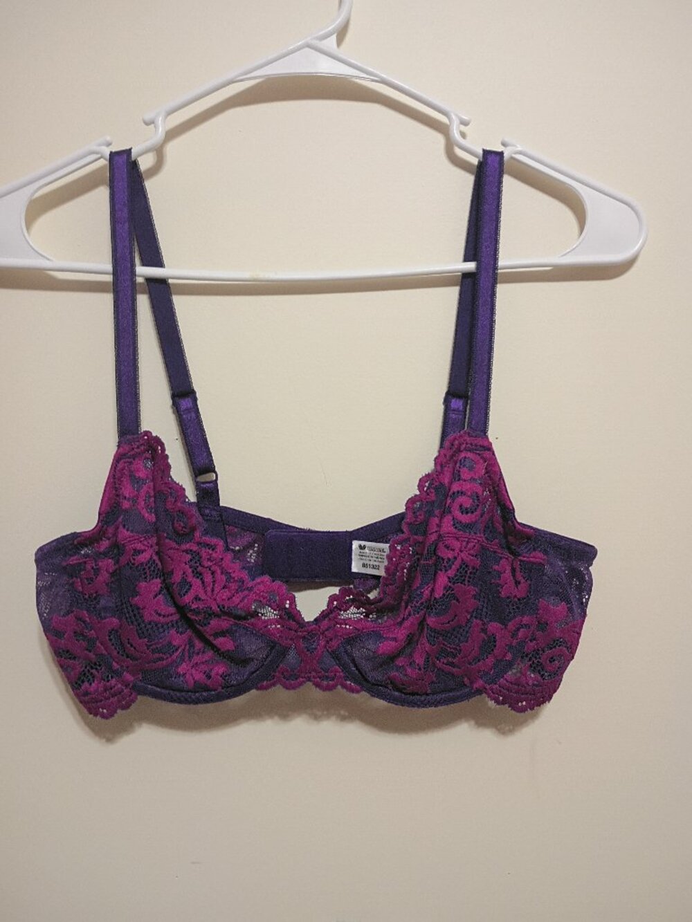 Wacoal Instant Icon Underwire Bra 36B Purple and Pink Lace